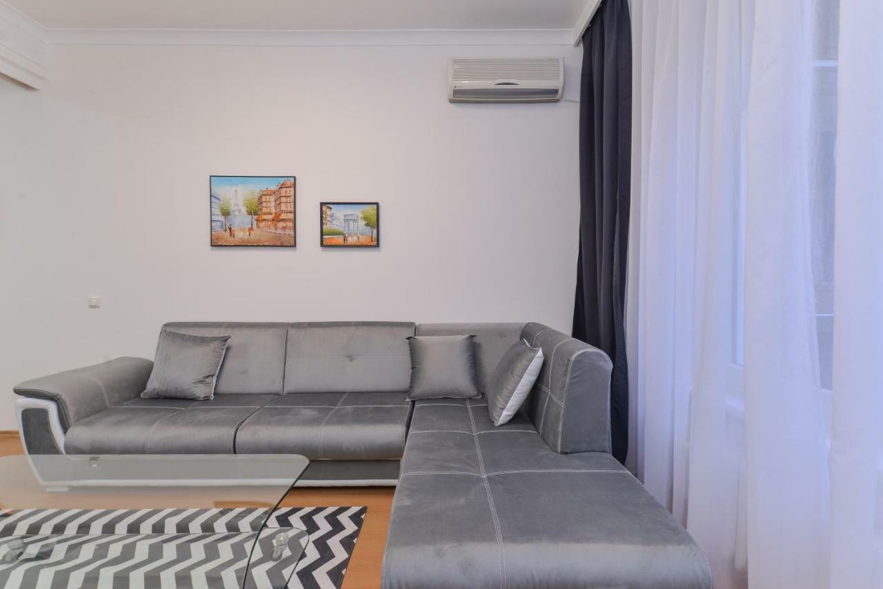 Sweet - Spacious Two Bedroom On Dondukov Boulevard *