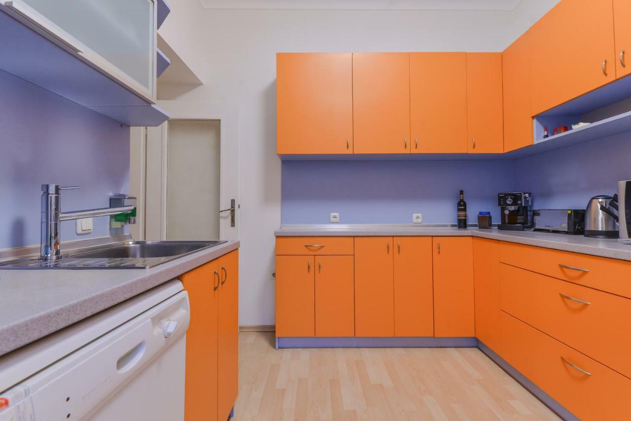 Sweet - Spacious Two Bedroom On Dondukov Boulevard Appartement